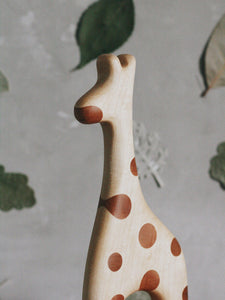 tateplota-giraffe-holz-figur-handgefertigt_02